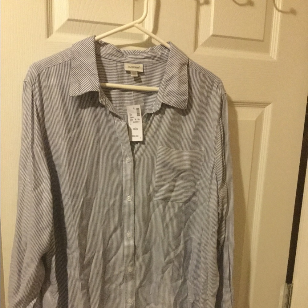 Nwt Avenue button up